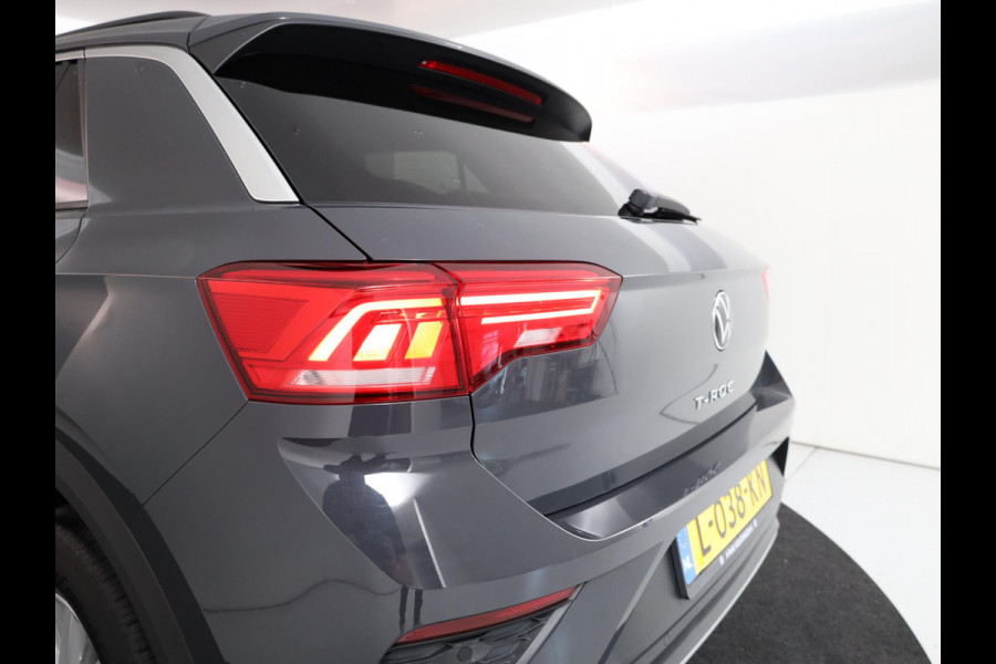 Volkswagen T-Roc 1.0 TSI Style 110 pk | Navigatie | Parkeersensoren | Adaptieve cruise control | Apple Carplay/Android Auto |