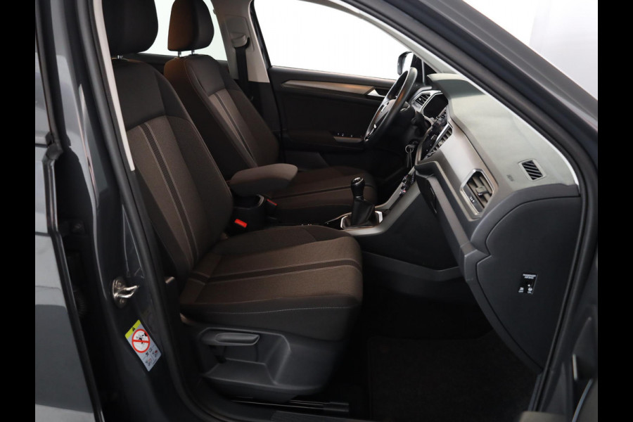 Volkswagen T-Roc 1.0 TSI Style 110 pk | Navigatie | Parkeersensoren | Adaptieve cruise control | Apple Carplay/Android Auto |