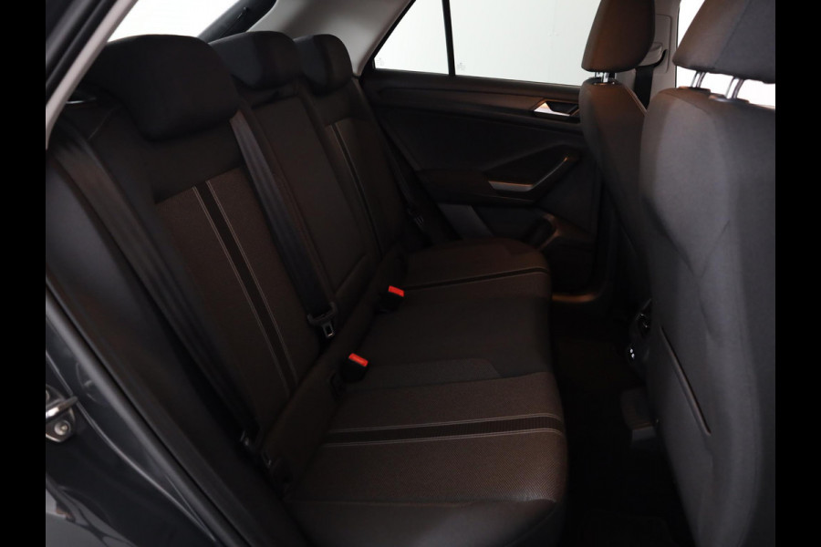 Volkswagen T-Roc 1.0 TSI Style 110 pk | Navigatie | Parkeersensoren | Adaptieve cruise control | Apple Carplay/Android Auto |