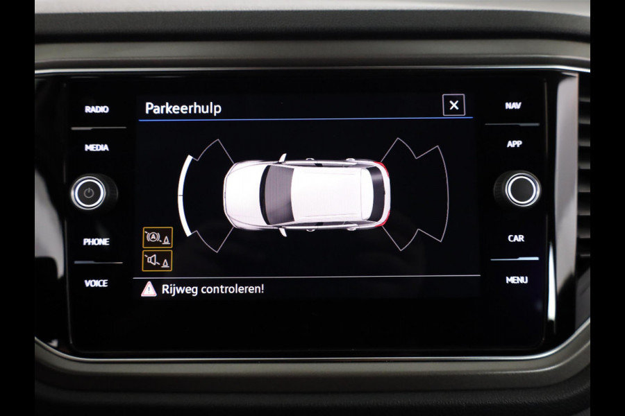 Volkswagen T-Roc 1.0 TSI Style 110 pk | Navigatie | Parkeersensoren | Adaptieve cruise control | Apple Carplay/Android Auto |