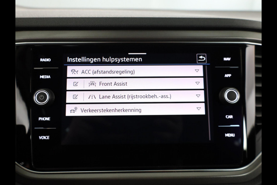 Volkswagen T-Roc 1.0 TSI Style 110 pk | Navigatie | Parkeersensoren | Adaptieve cruise control | Apple Carplay/Android Auto |
