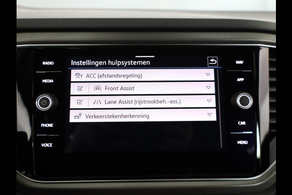 Volkswagen T-Roc 1.0 TSI Style 110 pk | Navigatie | Parkeersensoren | Adaptieve cruise control | Apple Carplay/Android Auto |