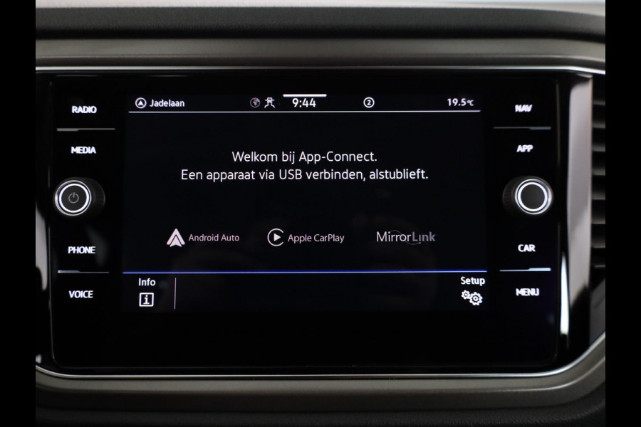 Volkswagen T-Roc 1.0 TSI Style 110 pk | Navigatie | Parkeersensoren | Adaptieve cruise control | Apple Carplay/Android Auto |