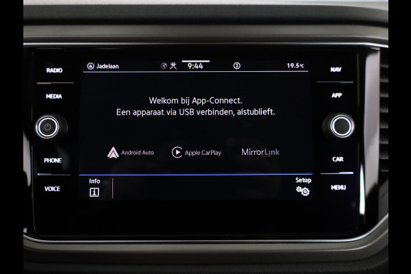 Volkswagen T-Roc 1.0 TSI Style 110 pk | Navigatie | Parkeersensoren | Adaptieve cruise control | Apple Carplay/Android Auto |