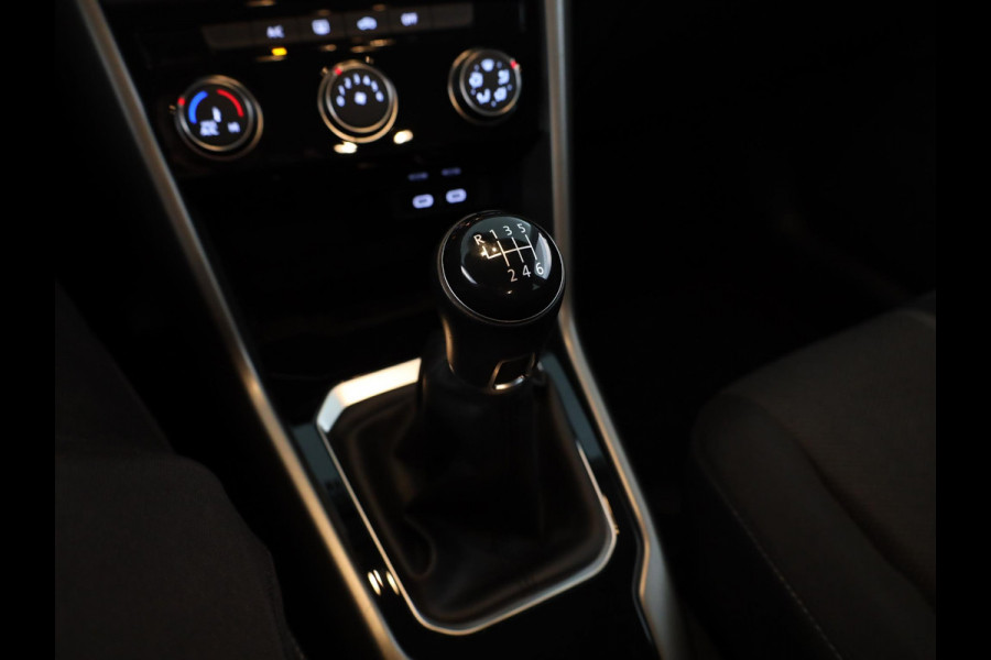 Volkswagen T-Roc 1.0 TSI Style 110 pk | Navigatie | Parkeersensoren | Adaptieve cruise control | Apple Carplay/Android Auto |