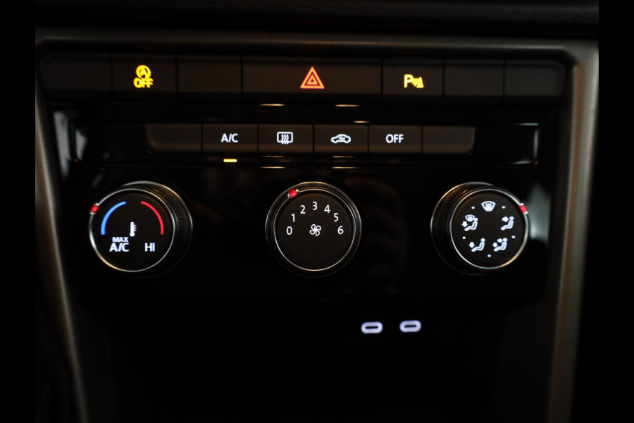 Volkswagen T-Roc 1.0 TSI Style 110 pk | Navigatie | Parkeersensoren | Adaptieve cruise control | Apple Carplay/Android Auto |