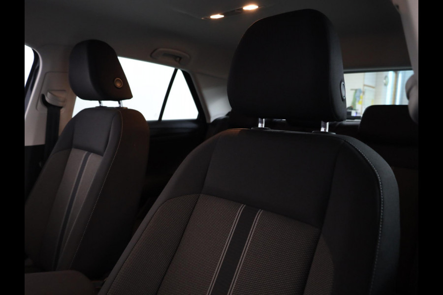 Volkswagen T-Roc 1.0 TSI Style 110 pk | Navigatie | Parkeersensoren | Adaptieve cruise control | Apple Carplay/Android Auto |