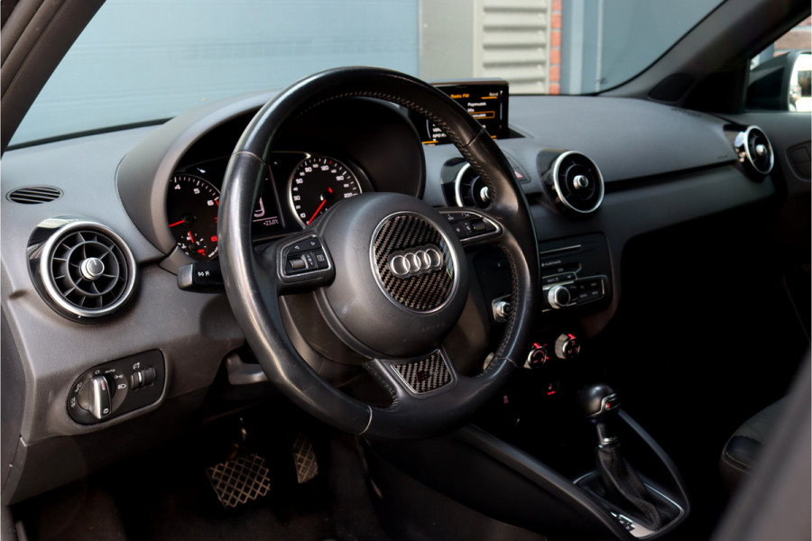 Audi A1 Sportback 1.0 TFSI Sport S line Edition | Automaat | Stoelverwarming | Privacy Glas | Bi-xenon | 18'' inch | Licht- en regensensor |
