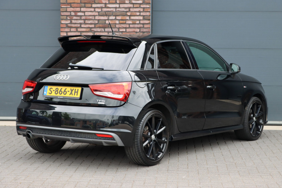 Audi A1 Sportback 1.0 TFSI Sport S line Edition | Automaat | Stoelverwarming | Privacy Glas | Bi-xenon | 18'' inch | Licht- en regensensor |