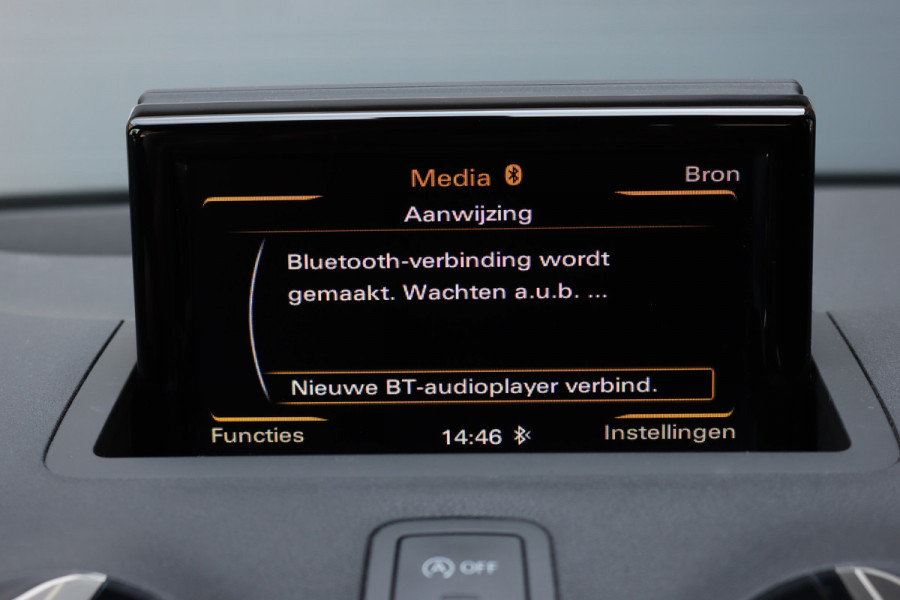 Audi A1 Sportback 1.0 TFSI Sport S line Edition | Automaat | Stoelverwarming | Privacy Glas | Bi-xenon | 18'' inch | Licht- en regensensor |