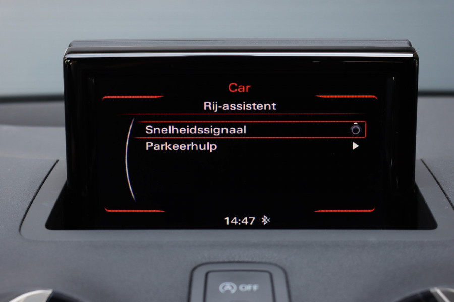 Audi A1 Sportback 1.0 TFSI Sport S line Edition | Automaat | Stoelverwarming | Privacy Glas | Bi-xenon | 18'' inch | Licht- en regensensor |