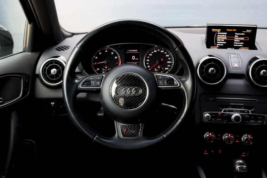Audi A1 Sportback 1.0 TFSI Sport S line Edition | Automaat | Stoelverwarming | Privacy Glas | Bi-xenon | 18'' inch | Licht- en regensensor |