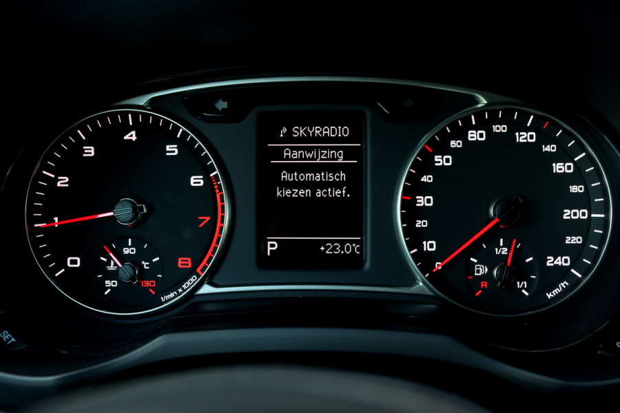 Audi A1 Sportback 1.0 TFSI Sport S line Edition | Automaat | Stoelverwarming | Privacy Glas | Bi-xenon | 18'' inch | Licht- en regensensor |