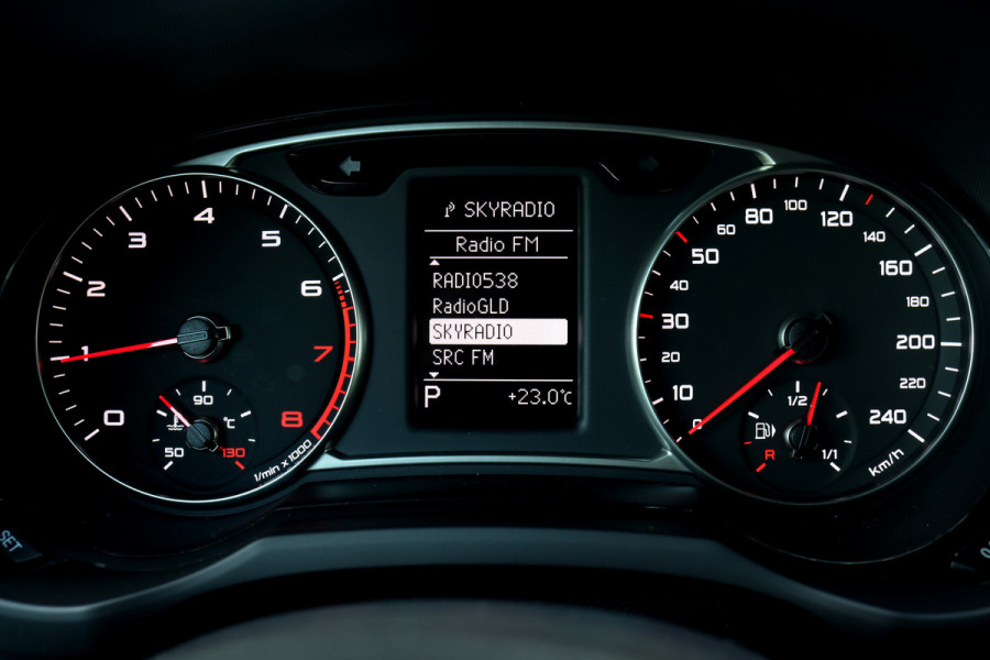 Audi A1 Sportback 1.0 TFSI Sport S line Edition | Automaat | Stoelverwarming | Privacy Glas | Bi-xenon | 18'' inch | Licht- en regensensor |