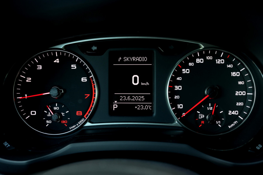 Audi A1 Sportback 1.0 TFSI Sport S line Edition | Automaat | Stoelverwarming | Privacy Glas | Bi-xenon | 18'' inch | Licht- en regensensor |