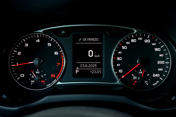 Audi A1 Sportback 1.0 TFSI Sport S line Edition | Automaat | Stoelverwarming | Privacy Glas | Bi-xenon | 18'' inch | Licht- en regensensor |
