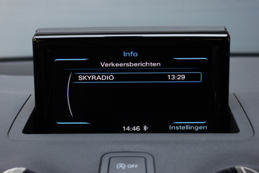 Audi A1 Sportback 1.0 TFSI Sport S line Edition | Automaat | Stoelverwarming | Privacy Glas | Bi-xenon | 18'' inch | Licht- en regensensor |