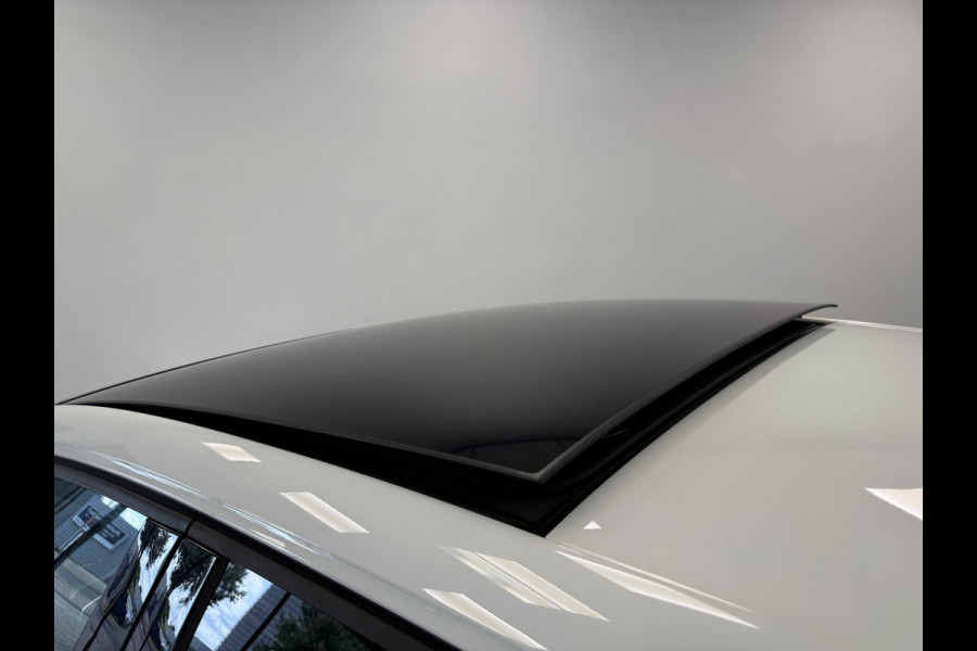 Volkswagen Golf 1.5 TSI Highline Business R 150pk Panorama Navigatie Sfeerverliching DAB+ Apple Carplay Cruise Control 17LMV