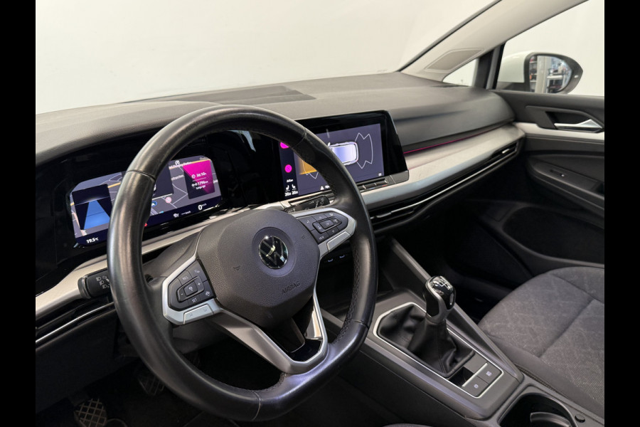 Volkswagen Golf 1.5 TSI Highline Business R 150pk Panorama Navigatie Sfeerverliching DAB+ Apple Carplay Cruise Control 17LMV