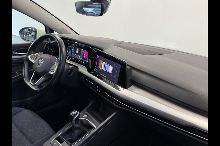 Volkswagen Golf 1.5 TSI Highline Business R 150pk Panorama Navigatie Sfeerverliching DAB+ Apple Carplay Cruise Control 17LMV