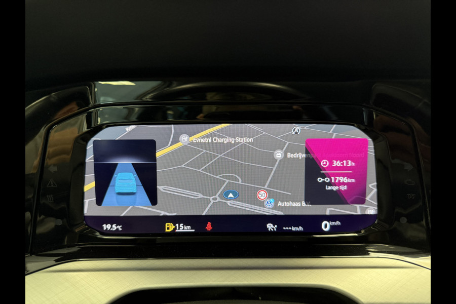 Volkswagen Golf 1.5 TSI Highline Business R 150pk Panorama Navigatie Sfeerverliching DAB+ Apple Carplay Cruise Control 17LMV