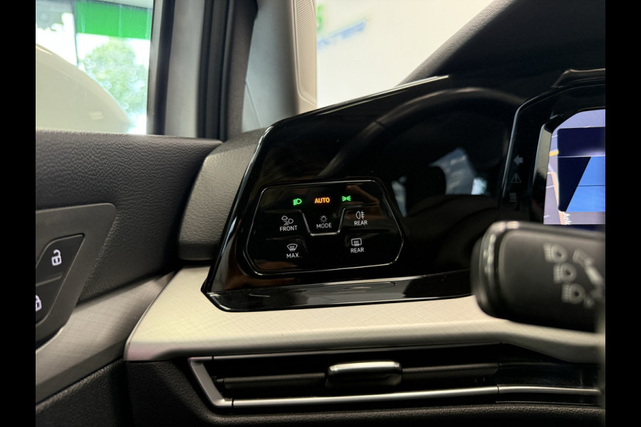 Volkswagen Golf 1.5 TSI Highline Business R 150pk Panorama Navigatie Sfeerverliching DAB+ Apple Carplay Cruise Control 17LMV