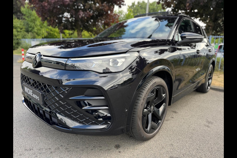 Volkswagen Tiguan 1.5 eTSI R-Line HeadUp Black pakket Pano H&K Trekhaak