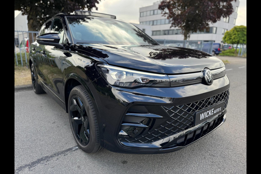 Volkswagen Tiguan 1.5 eTSI R-Line HeadUp Black pakket Pano H&K Trekhaak