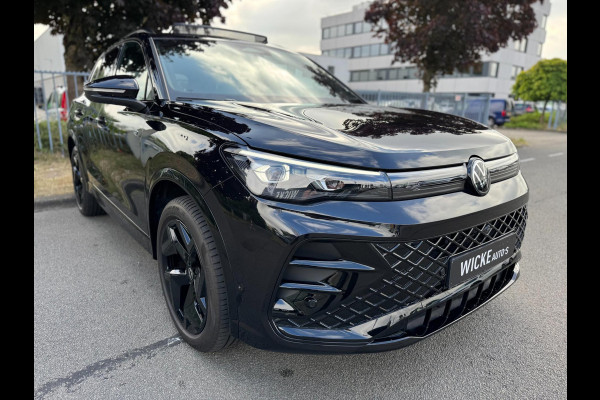 Volkswagen Tiguan 1.5 eTSI R-Line HeadUp Black pakket Pano H&K Trekhaak