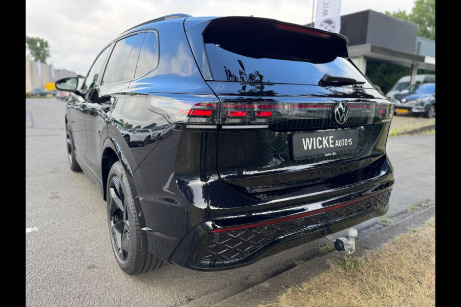 Volkswagen Tiguan 1.5 eTSI R-Line HeadUp Black pakket Pano H&K Trekhaak