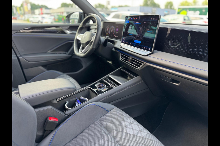 Volkswagen Tiguan 1.5 eTSI R-Line HeadUp Black pakket Pano H&K Trekhaak