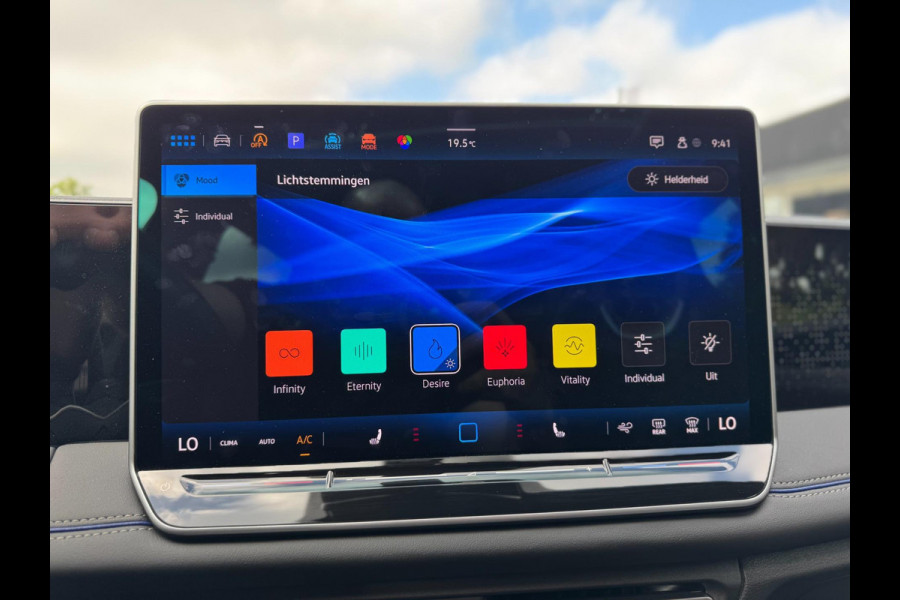 Volkswagen Tiguan 1.5 eTSI R-Line HeadUp Black pakket Pano H&K Trekhaak