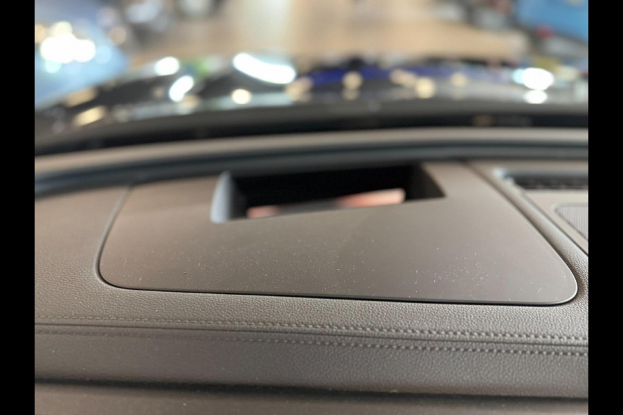Volkswagen Tiguan 1.5 eTSI R-Line HeadUp Black pakket Pano H&K Trekhaak