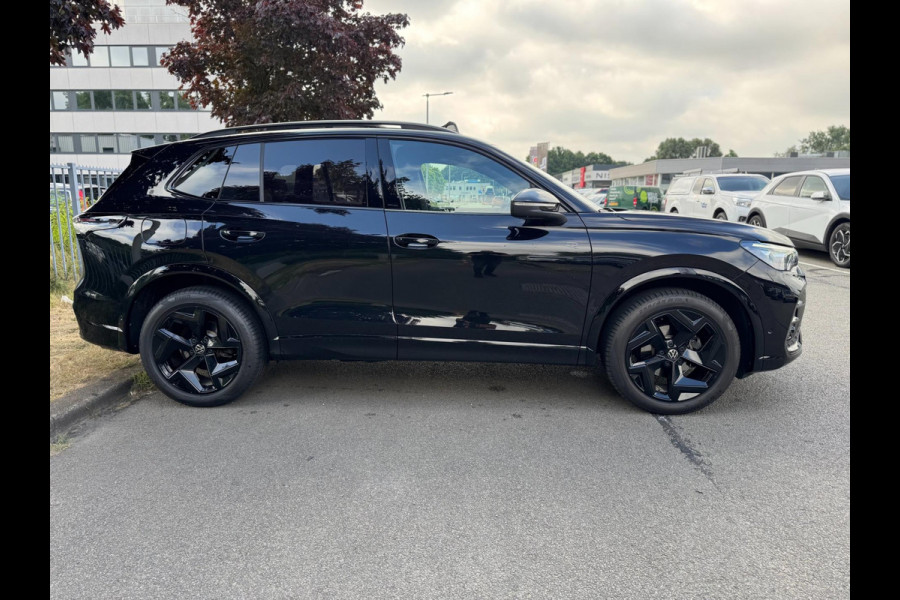 Volkswagen Tiguan 1.5 eTSI R-Line HeadUp Black pakket Pano H&K Trekhaak