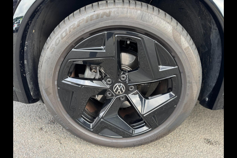 Volkswagen Tiguan 1.5 eTSI R-Line HeadUp Black pakket Pano H&K Trekhaak