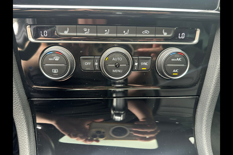 Volkswagen Golf 7.5 2.0 TSI 4Motion R PANO / DCC / DYN AUDIO / VIRTUAL / CARBON / VOL !!!