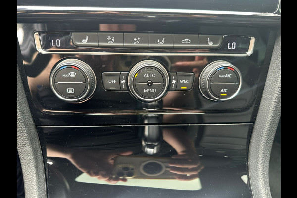 Volkswagen Golf 7.5 2.0 TSI 4Motion R PANO / DCC / DYN AUDIO / VIRTUAL / CARBON / VOL !!!