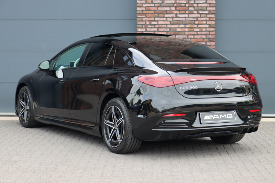 Mercedes-Benz EQE 300 AMG Line Premium 89 kWh | Achterasbesturing | Distronic+ | Burmester | Panoramadak | Memory | Verwarmd Stuurwiel | Digital Light | Augmented Reality |