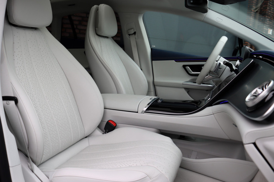 Mercedes-Benz EQE 300 AMG Line Premium 89 kWh | Achterasbesturing | Distronic+ | Burmester | Panoramadak | Memory | Verwarmd Stuurwiel | Digital Light | Augmented Reality |