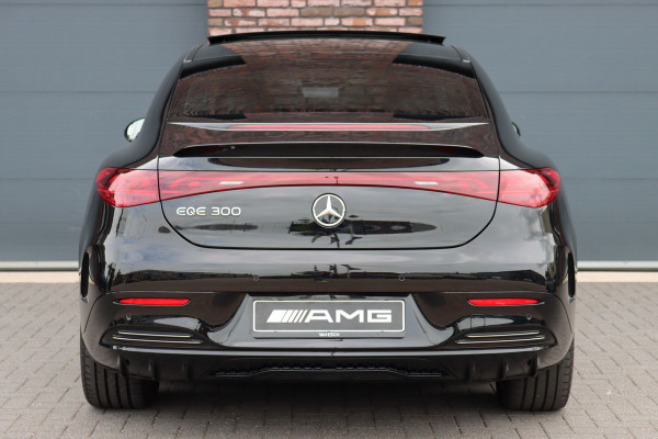 Mercedes-Benz EQE 300 AMG Line Premium 89 kWh | Achterasbesturing | Distronic+ | Burmester | Panoramadak | Memory | Verwarmd Stuurwiel | Digital Light | Augmented Reality |