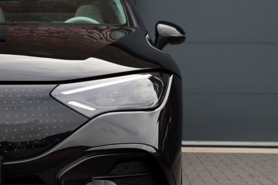 Mercedes-Benz EQE 300 AMG Line Premium 89 kWh | Achterasbesturing | Distronic+ | Burmester | Panoramadak | Memory | Verwarmd Stuurwiel | Digital Light | Augmented Reality |