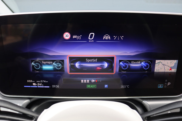 Mercedes-Benz EQE 300 AMG Line Premium 89 kWh | Achterasbesturing | Distronic+ | Burmester | Panoramadak | Memory | Verwarmd Stuurwiel | Digital Light | Augmented Reality |