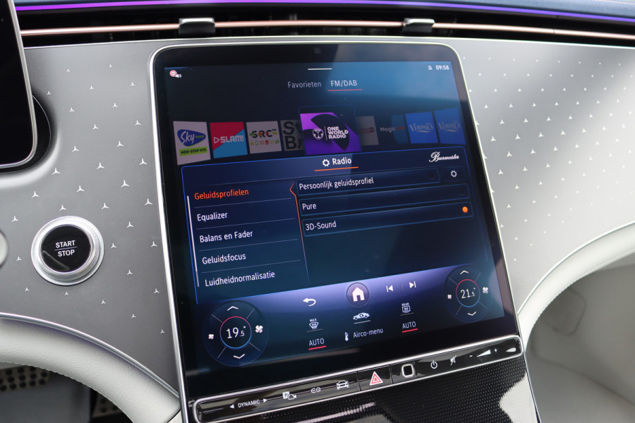 Mercedes-Benz EQE 300 AMG Line Premium 89 kWh | Achterasbesturing | Distronic+ | Burmester | Panoramadak | Memory | Verwarmd Stuurwiel | Digital Light | Augmented Reality |