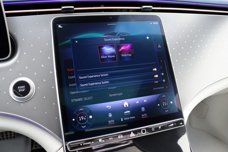 Mercedes-Benz EQE 300 AMG Line Premium 89 kWh | Achterasbesturing | Distronic+ | Burmester | Panoramadak | Memory | Verwarmd Stuurwiel | Digital Light | Augmented Reality |