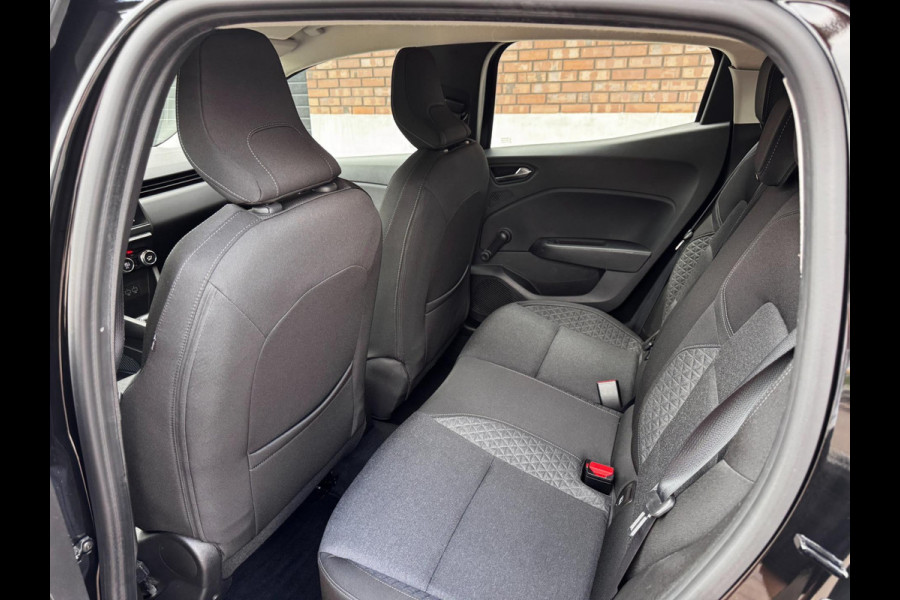 Renault Clio 1.0 TCe / 100 PK / Navigatie / Climate control / Parkeersensoren / Cruise Control / NED-Clio