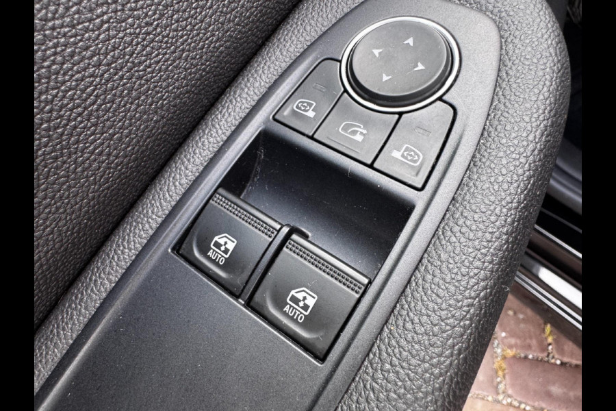 Renault Clio 1.0 TCe / 100 PK / Navigatie / Climate control / Parkeersensoren / Cruise Control / NED-Clio