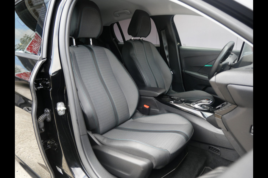 Peugeot e-208 EV ALLURE 50 kWh | LED | HALF-LEER | CRUISE | ALL-SEASON | BTW-AUTO!