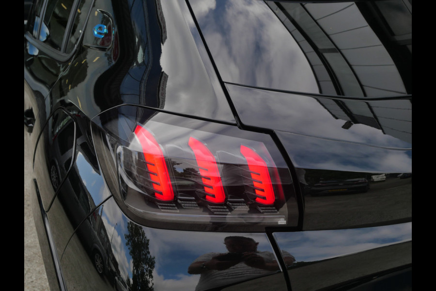 Peugeot e-208 EV ALLURE 50 kWh | LED | HALF-LEER | CRUISE | ALL-SEASON | BTW-AUTO!