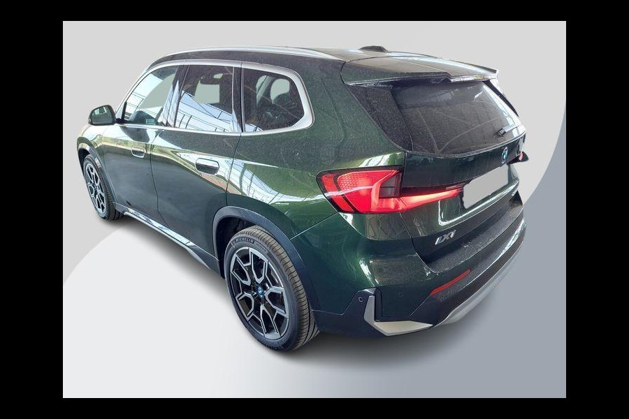 BMW iX1 eDrive20 67 kWh 204pk | X-Line | Travel Pack  | Innovation Pack | Adaptieve cruise controle | HiFi System Harman Kardon | Panoramadak | Head up Display