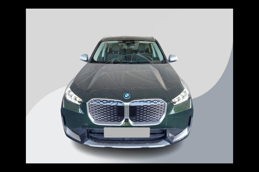 BMW iX1 eDrive20 67 kWh 204pk | X-Line | Travel Pack  | Innovation Pack | Adaptieve cruise controle | HiFi System Harman Kardon | Panoramadak | Head up Display